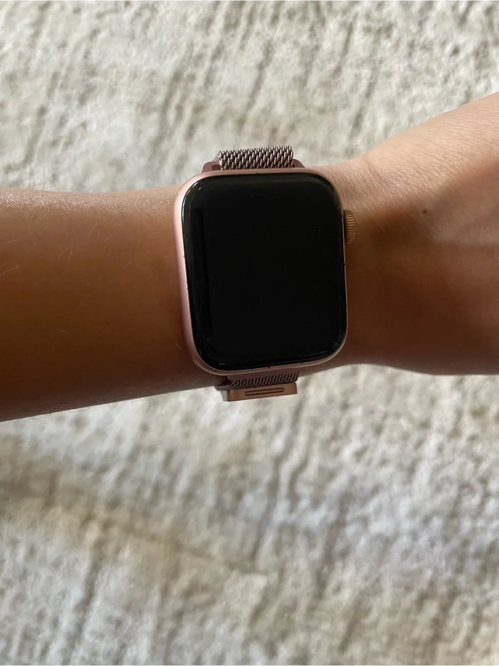Apple Watch SE Rose Gold Milanese Loop Band
